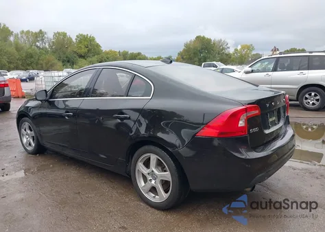 2012 Volvo S60 T5 z USA, uszkodzony, nr VIN YV1622FS2C2053908